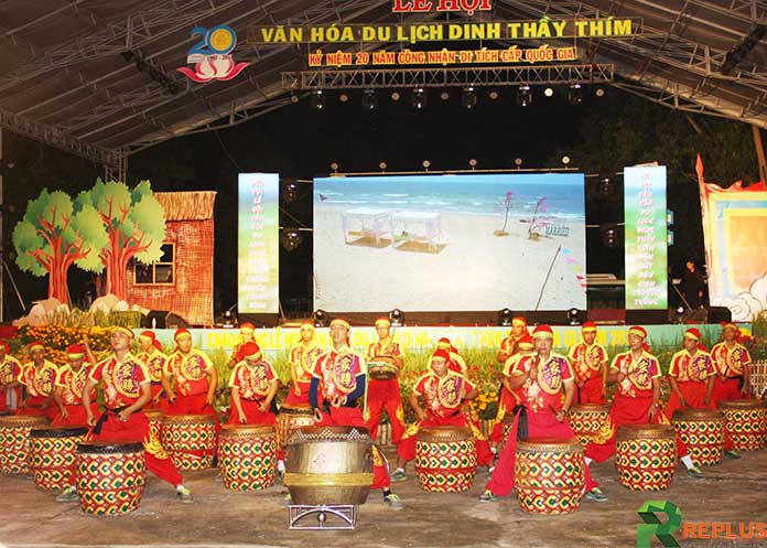 lễ-hội-dinh-thầy-thím