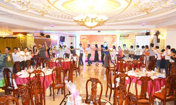 Kinh nghiệm chọn nhà hàng tổ chức tiệc tất niên của công ty 2